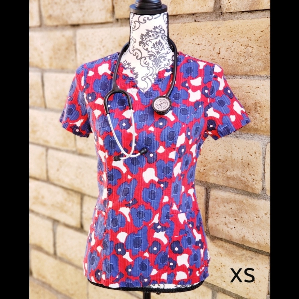 Landau scrub top